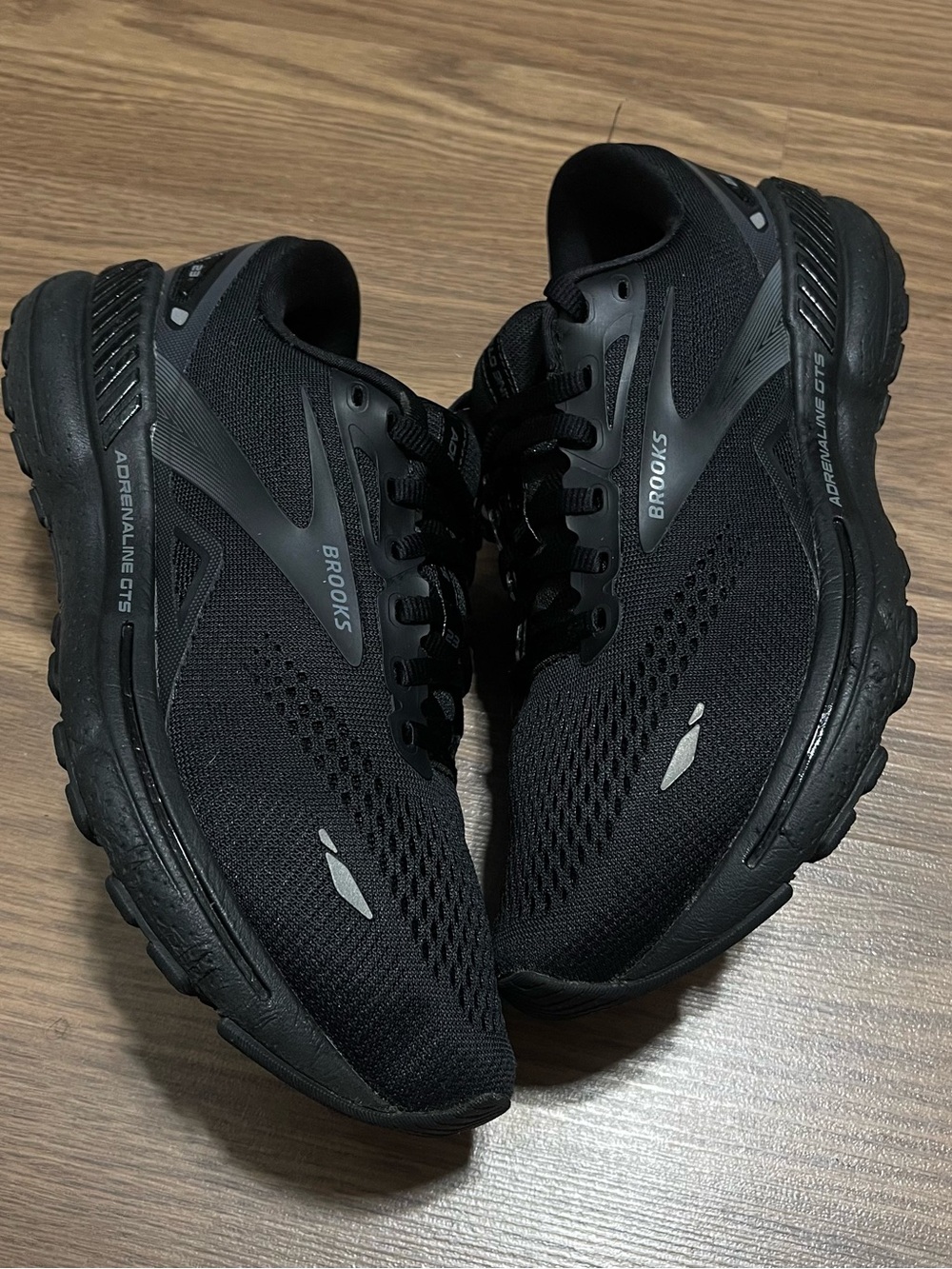 Brooks Adrenaline GTS 23 Women's Size 7.5 D Black Running Sneakers 1203811D020